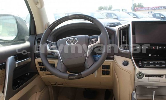 Buy Import Toyota Land Cruiser White Car in Import - Dubai in Ayeyarwady Buy Import Toyota Land Cruiser White Car in Import - Dubai in Ayeyarwady