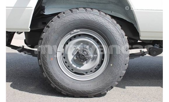 Buy Import Toyota Land Cruiser White Car in Import - Dubai in Ayeyarwady Buy Import Toyota Land Cruiser White Car in Import - Dubai in Ayeyarwady
