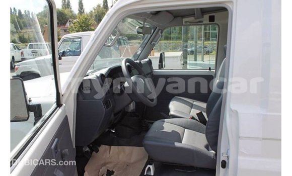 Buy Import Toyota Land Cruiser White Car in Import - Dubai in Ayeyarwady Buy Import Toyota Land Cruiser White Car in Import - Dubai in Ayeyarwady