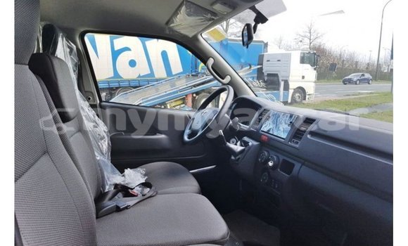 Buy Import Toyota Hiace White Car in Import - Dubai in Ayeyarwady Buy Import Toyota Hiace White Car in Import - Dubai in Ayeyarwady