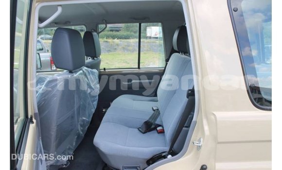သွင်းကုန် Toyota Land Cruiser Beige ကား Import - Dubai Ayeyarwady သွင်းကုန် Toyota Land Cruiser Beige ကား Import - Dubai Ayeyarwady