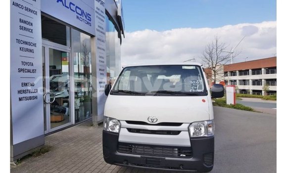 Buy Import Toyota Hiace White Car in Import - Dubai in Ayeyarwady Buy Import Toyota Hiace White Car in Import - Dubai in Ayeyarwady