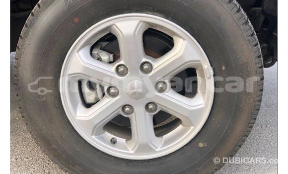 သွင်းကုန် Mitsubishi L200 Brown ကား Import - Dubai Ayeyarwady သွင်းကုန် Mitsubishi L200 Brown ကား Import - Dubai Ayeyarwady