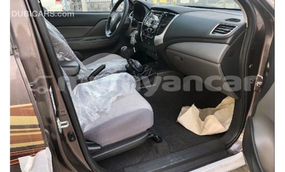 သွင်းကုန် Mitsubishi L200 Brown ကား Import - Dubai Ayeyarwady သွင်းကုန် Mitsubishi L200 Brown ကား Import - Dubai Ayeyarwady