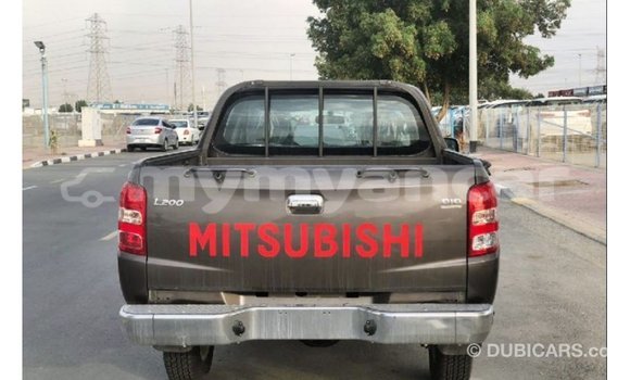 သွင်းကုန် Mitsubishi L200 Brown ကား Import - Dubai Ayeyarwady သွင်းကုန် Mitsubishi L200 Brown ကား Import - Dubai Ayeyarwady