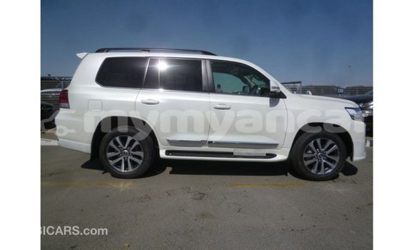 Acheter Import Voiture Toyota Land Cruiser Blanc à Import - Dubai, #<Region:0x000000000c5121b8> Acheter Import Voiture Toyota Land Cruiser Blanc à Import - Dubai, #<Region:0x000000000c5121b8>