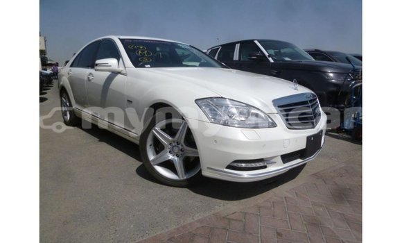 သွင်းကုန် Mercedes-Benz 190 (W201) White ကား Import - Dubai Ayeyarwady သွင်းကုန် Mercedes-Benz 190 (W201) White ကား Import - Dubai Ayeyarwady