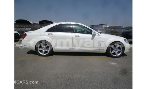 သွင်းကုန် Mercedes-Benz 190 (W201) White ကား Import - Dubai Ayeyarwady သွင်းကုန် Mercedes-Benz 190 (W201) White ကား Import - Dubai Ayeyarwady