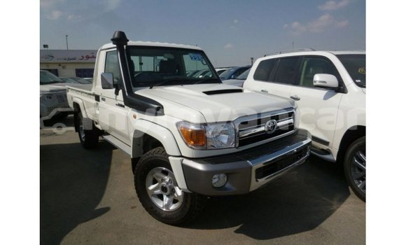 သွင်းကုန် Toyota Land Cruiser White ကား Import - Dubai Ayeyarwady သွင်းကုန် Toyota Land Cruiser White ကား Import - Dubai Ayeyarwady