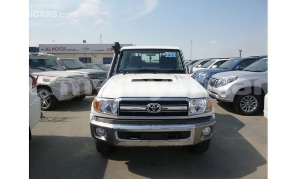 သွင်းကုန် Toyota Land Cruiser White ကား Import - Dubai Ayeyarwady သွင်းကုန် Toyota Land Cruiser White ကား Import - Dubai Ayeyarwady