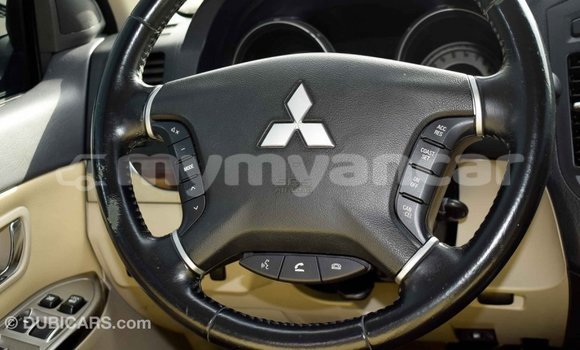 သွင်းကုန် Mitsubishi Pajero White ကား Import - Dubai Ayeyarwady သွင်းကုန် Mitsubishi Pajero White ကား Import - Dubai Ayeyarwady