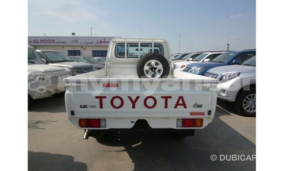 သွင်းကုန် Toyota Land Cruiser White ကား Import - Dubai Ayeyarwady သွင်းကုန် Toyota Land Cruiser White ကား Import - Dubai Ayeyarwady