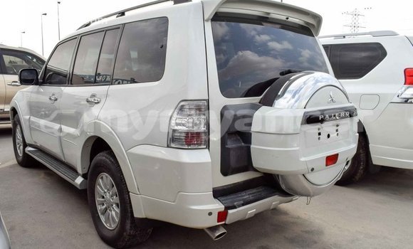 သွင်းကုန် Mitsubishi Pajero White ကား Import - Dubai Ayeyarwady သွင်းကုန် Mitsubishi Pajero White ကား Import - Dubai Ayeyarwady
