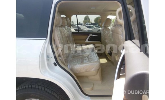 Acheter Import Voiture Toyota Land Cruiser Blanc à Import - Dubai, #<Region:0x000000000c5121b8> Acheter Import Voiture Toyota Land Cruiser Blanc à Import - Dubai, #<Region:0x000000000c5121b8>