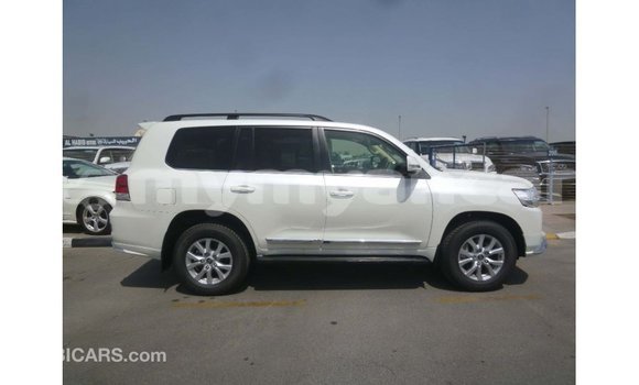 Acheter Import Voiture Toyota Land Cruiser Blanc à Import - Dubai, #<Region:0x000000000c5121b8> Acheter Import Voiture Toyota Land Cruiser Blanc à Import - Dubai, #<Region:0x000000000c5121b8>