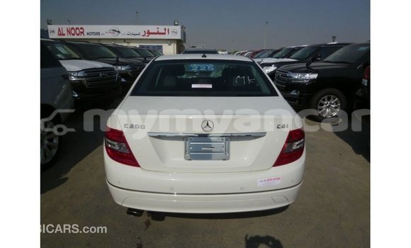 သွင်းကုန် Mercedes-Benz 200 White ကား Import - Dubai Ayeyarwady သွင်းကုန် Mercedes-Benz 200 White ကား Import - Dubai Ayeyarwady