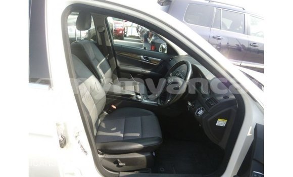 သွင်းကုန် Mercedes-Benz 200 White ကား Import - Dubai Ayeyarwady သွင်းကုန် Mercedes-Benz 200 White ကား Import - Dubai Ayeyarwady