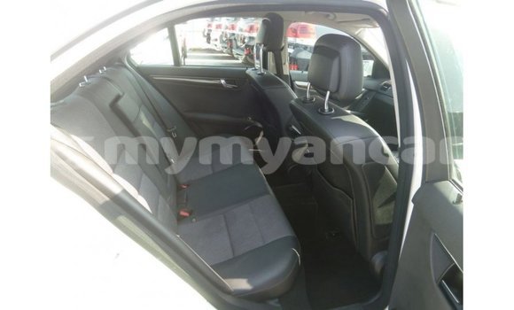 သွင်းကုန် Mercedes-Benz 200 White ကား Import - Dubai Ayeyarwady သွင်းကုန် Mercedes-Benz 200 White ကား Import - Dubai Ayeyarwady