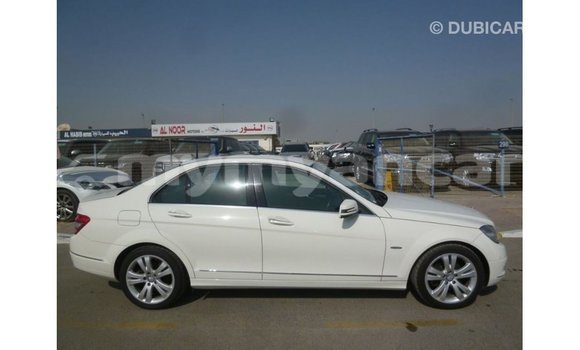 သွင်းကုန် Mercedes-Benz 200 White ကား Import - Dubai Ayeyarwady သွင်းကုန် Mercedes-Benz 200 White ကား Import - Dubai Ayeyarwady