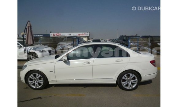 သွင်းကုန် Mercedes-Benz 200 White ကား Import - Dubai Ayeyarwady သွင်းကုန် Mercedes-Benz 200 White ကား Import - Dubai Ayeyarwady