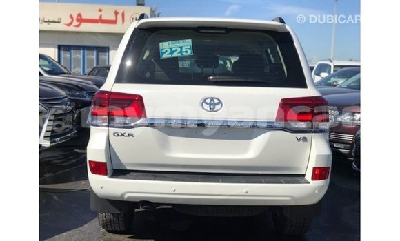 သွင်းကုန် Toyota Land Cruiser White ကား Import - Dubai Ayeyarwady သွင်းကုန် Toyota Land Cruiser White ကား Import - Dubai Ayeyarwady