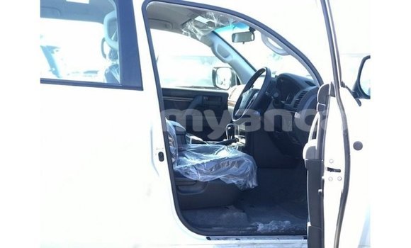 သွင်းကုန် Toyota Land Cruiser White ကား Import - Dubai Ayeyarwady သွင်းကုန် Toyota Land Cruiser White ကား Import - Dubai Ayeyarwady