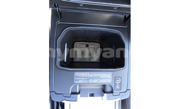 သွင်းကုန် Toyota Land Cruiser White ကား Import - Dubai Ayeyarwady သွင်းကုန် Toyota Land Cruiser White ကား Import - Dubai Ayeyarwady