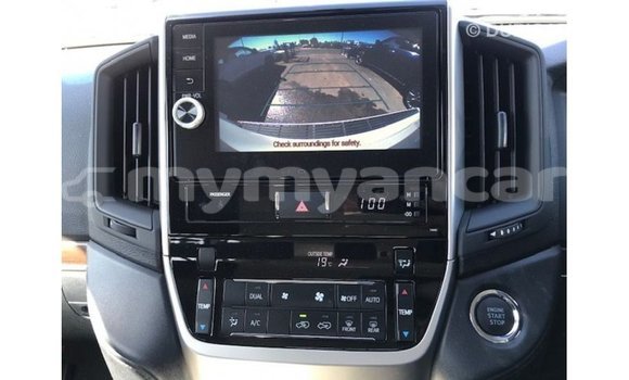 သွင်းကုန် Toyota Land Cruiser White ကား Import - Dubai Ayeyarwady သွင်းကုန် Toyota Land Cruiser White ကား Import - Dubai Ayeyarwady