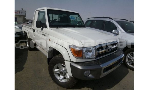သွင်းကုန် Toyota Land Cruiser White ကား Import - Dubai Ayeyarwady သွင်းကုန် Toyota Land Cruiser White ကား Import - Dubai Ayeyarwady