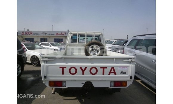 သွင်းကုန် Toyota Land Cruiser White ကား Import - Dubai Ayeyarwady သွင်းကုန် Toyota Land Cruiser White ကား Import - Dubai Ayeyarwady