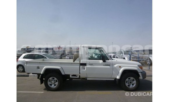 သွင်းကုန် Toyota Land Cruiser White ကား Import - Dubai Ayeyarwady သွင်းကုန် Toyota Land Cruiser White ကား Import - Dubai Ayeyarwady