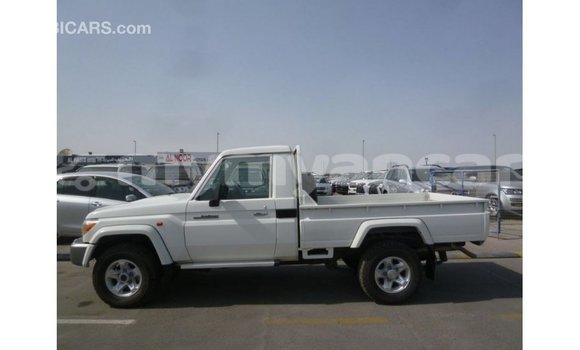 သွင်းကုန် Toyota Land Cruiser White ကား Import - Dubai Ayeyarwady သွင်းကုန် Toyota Land Cruiser White ကား Import - Dubai Ayeyarwady