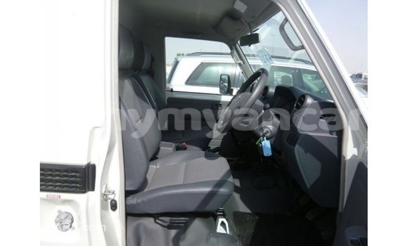 သွင်းကုန် Toyota Land Cruiser White ကား Import - Dubai Ayeyarwady သွင်းကုန် Toyota Land Cruiser White ကား Import - Dubai Ayeyarwady