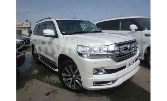 သွင်းကုန် Toyota Land Cruiser White ကား Import - Dubai Ayeyarwady သွင်းကုန် Toyota Land Cruiser White ကား Import - Dubai Ayeyarwady