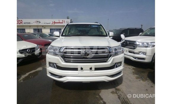 သွင်းကုန် Toyota Land Cruiser White ကား Import - Dubai Ayeyarwady သွင်းကုန် Toyota Land Cruiser White ကား Import - Dubai Ayeyarwady