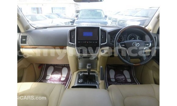သွင်းကုန် Toyota Land Cruiser White ကား Import - Dubai Ayeyarwady သွင်းကုန် Toyota Land Cruiser White ကား Import - Dubai Ayeyarwady