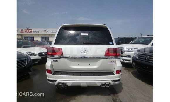 သွင်းကုန် Toyota Land Cruiser White ကား Import - Dubai Ayeyarwady သွင်းကုန် Toyota Land Cruiser White ကား Import - Dubai Ayeyarwady