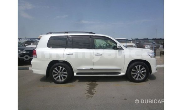 သွင်းကုန် Toyota Land Cruiser White ကား Import - Dubai Ayeyarwady သွင်းကုန် Toyota Land Cruiser White ကား Import - Dubai Ayeyarwady