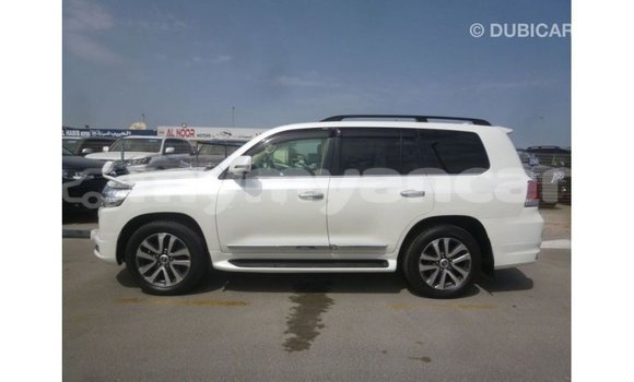 သွင်းကုန် Toyota Land Cruiser White ကား Import - Dubai Ayeyarwady သွင်းကုန် Toyota Land Cruiser White ကား Import - Dubai Ayeyarwady