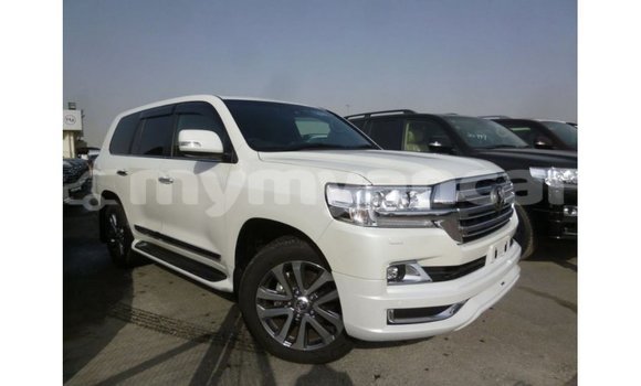 Buy Import Toyota Land Cruiser White Car in Import - Dubai in Ayeyarwady Buy Import Toyota Land Cruiser White Car in Import - Dubai in Ayeyarwady