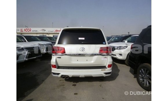 Buy Import Toyota Land Cruiser White Car in Import - Dubai in Ayeyarwady Buy Import Toyota Land Cruiser White Car in Import - Dubai in Ayeyarwady