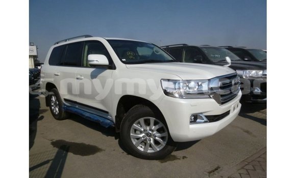 သွင်းကုန် Toyota Land Cruiser White ကား Import - Dubai Ayeyarwady သွင်းကုန် Toyota Land Cruiser White ကား Import - Dubai Ayeyarwady