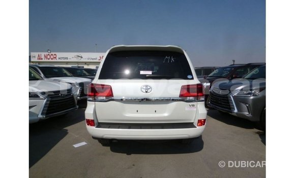 သွင်းကုန် Toyota Land Cruiser White ကား Import - Dubai Ayeyarwady သွင်းကုန် Toyota Land Cruiser White ကား Import - Dubai Ayeyarwady