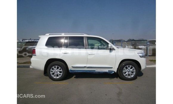 သွင်းကုန် Toyota Land Cruiser White ကား Import - Dubai Ayeyarwady သွင်းကုန် Toyota Land Cruiser White ကား Import - Dubai Ayeyarwady