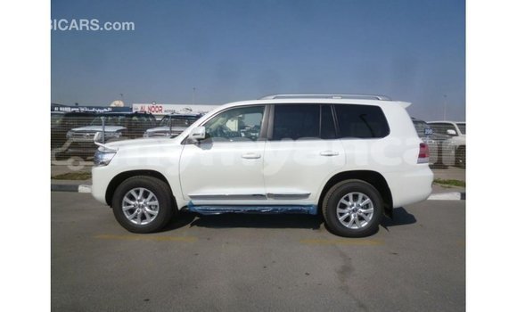 သွင်းကုန် Toyota Land Cruiser White ကား Import - Dubai Ayeyarwady သွင်းကုန် Toyota Land Cruiser White ကား Import - Dubai Ayeyarwady