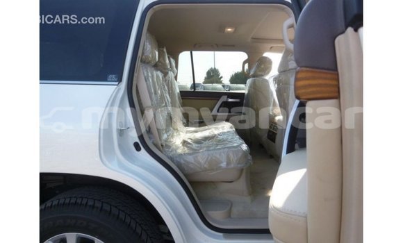 သွင်းကုန် Toyota Land Cruiser White ကား Import - Dubai Ayeyarwady သွင်းကုန် Toyota Land Cruiser White ကား Import - Dubai Ayeyarwady