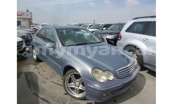 သွင်းကုန် Mercedes-Benz 190 (W201) Blue ကား Import - Dubai Ayeyarwady သွင်းကုန် Mercedes-Benz 190 (W201) Blue ကား Import - Dubai Ayeyarwady