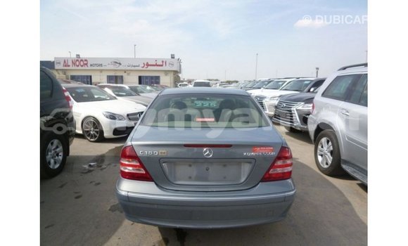 သွင်းကုန် Mercedes-Benz 190 (W201) Blue ကား Import - Dubai Ayeyarwady သွင်းကုန် Mercedes-Benz 190 (W201) Blue ကား Import - Dubai Ayeyarwady