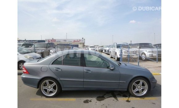 သွင်းကုန် Mercedes-Benz 190 (W201) Blue ကား Import - Dubai Ayeyarwady သွင်းကုန် Mercedes-Benz 190 (W201) Blue ကား Import - Dubai Ayeyarwady