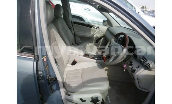 သွင်းကုန် Mercedes-Benz 190 (W201) Blue ကား Import - Dubai Ayeyarwady သွင်းကုန် Mercedes-Benz 190 (W201) Blue ကား Import - Dubai Ayeyarwady